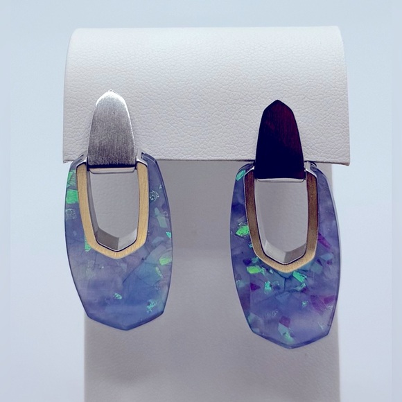 Kendra Scott Kailyn Drop Earrings in Iridescent Lilac Illusion w/NEW backs - Picture 1 of 6